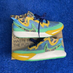 (ds) nike kyrie 8 baltic blue/multi color 7y/8.5w
