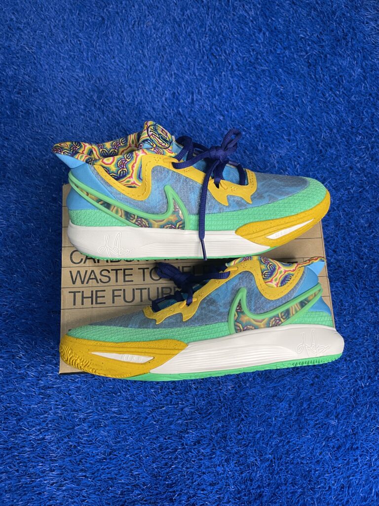 (ds) nike kyrie 8 baltic blue/multi color 7y/8.5w