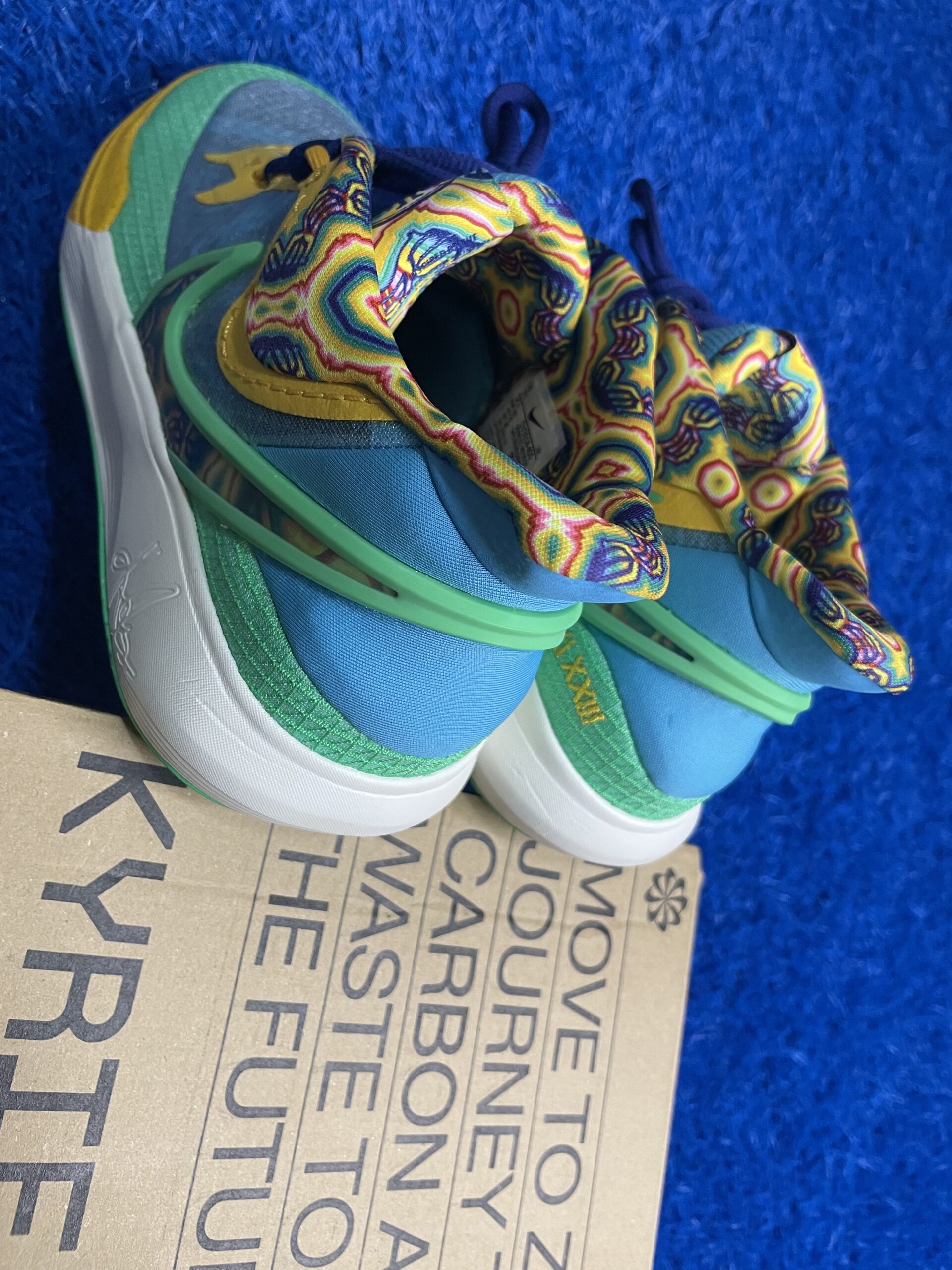 (ds) nike kyrie 8 baltic blue/multi color 7y/8.5w (ds) nike kyrie 8 baltic blue/multi color 7y/8.5w